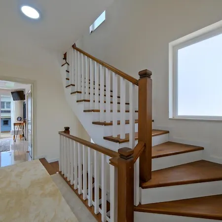 Villa Merkezi Dogayla Ic Ice 4+2 White Fethiye