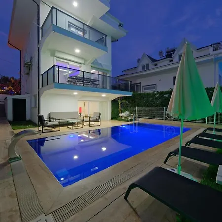 Merkezi Dogayla Ic Ice 4+2 White Villa *