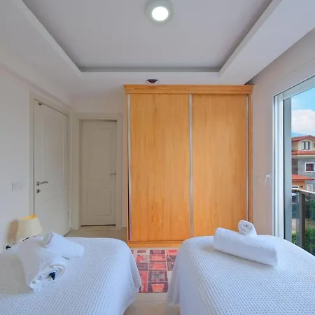 Merkezi Dogayla Ic Ice 4+2 White Villa Fethiye