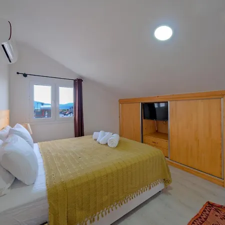 Merkezi Dogayla Ic Ice 4+2 White Villa *