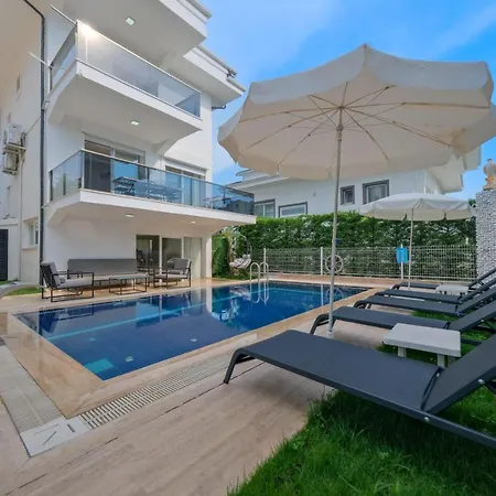 Merkezi Dogayla Ic Ice 4+2 White Villa *