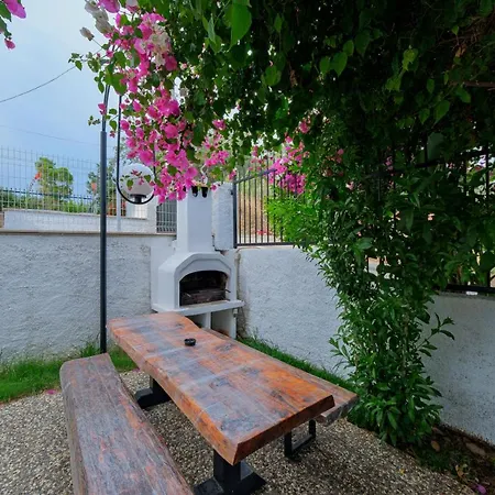 Merkezi Dogayla Ic Ice 4+2 White Villa *