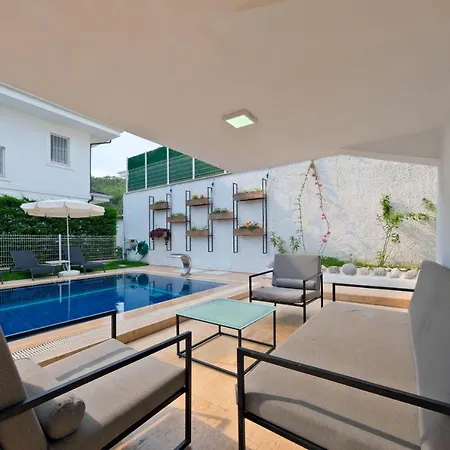 Merkezi Dogayla Ic Ice 4+2 White Villa Fethiye