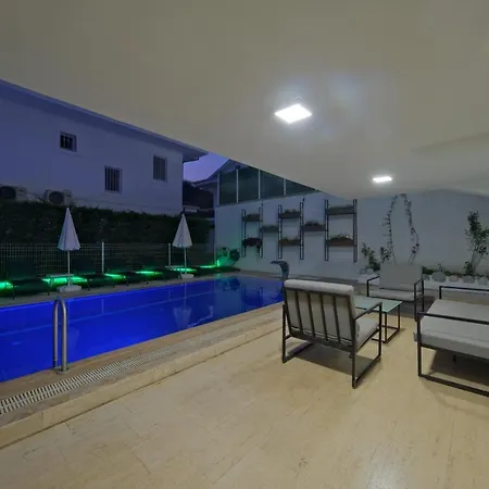 Merkezi Dogayla Ic Ice 4+2 White Villa *