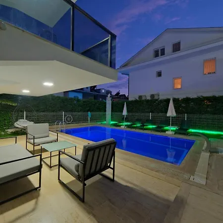 Merkezi Dogayla Ic Ice 4+2 White Villa
